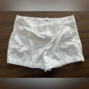 EUC White Gap Eyelet City Women’s Mini Spring Summer Shorts 8